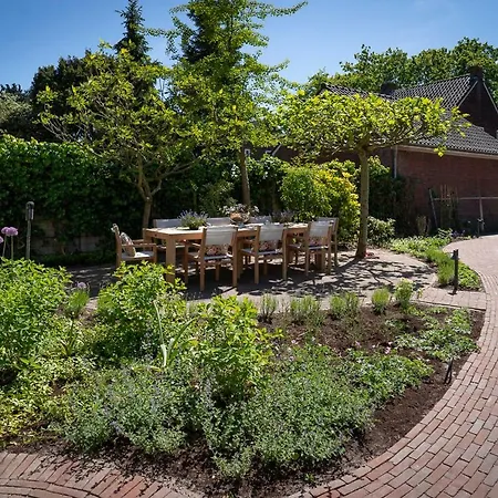 Maison De Sas B&B 라런