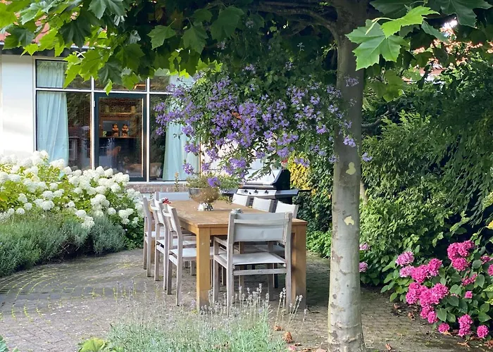 Maison De Sas B&B 라런