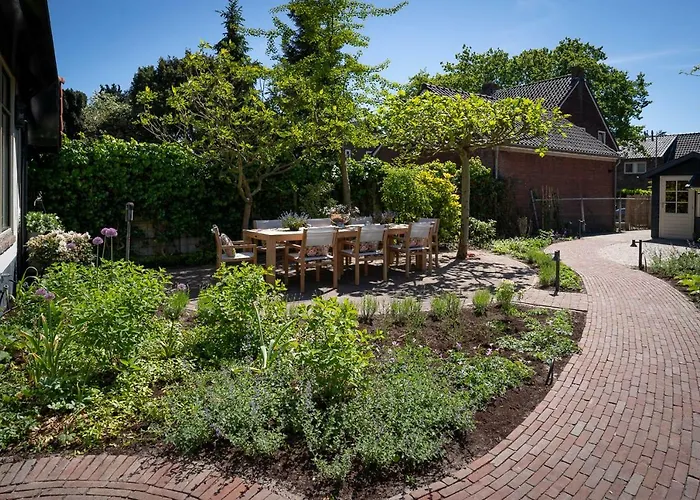 Maison De Sas B&B 라런